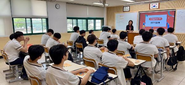 인터넷, 스마트폰 과의존 예방교육을 위한 집단상담 실시(1학년)